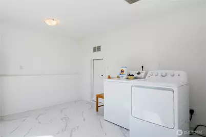 1546 Sturgus Avenue S, Seattle, WA 98144 - Photo 31