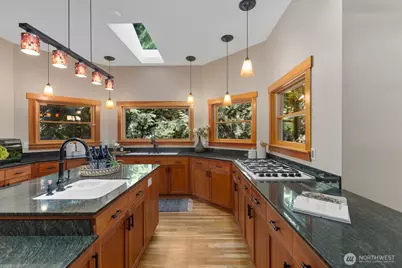 14677 Sivertson Road NE, Bainbridge Island, WA 98110 - Photo 11