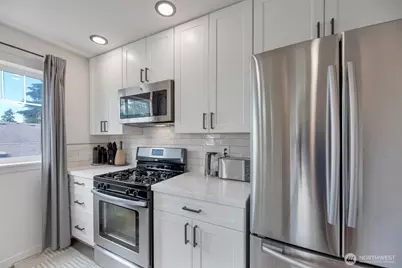 536 N 103rd #A, Seattle, WA 98133 - Photo 5