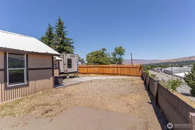 1522 Crescent St, Wenatchee, WA 98801 - Photo 17