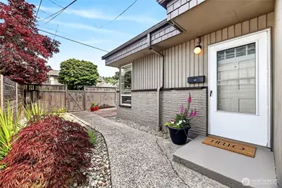 3039 61st Avenue SW, Seattle, WA 98116 - Photo 1