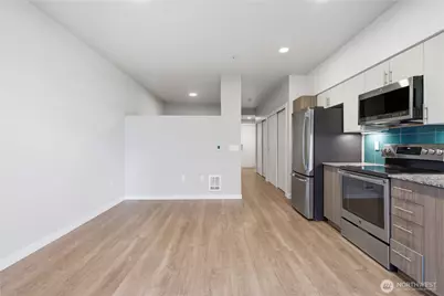 1085 103rd Avenue NE #204, Bellevue, WA 98004 - Photo 5