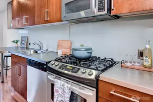 910 Lenora St, Seattle, WA 98121 - Photo 7
