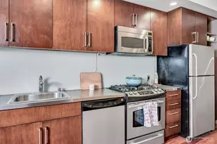 910 Lenora St, Seattle, WA 98121 - Photo 9