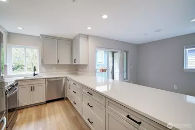 215 20th Avenue E #307, Seattle, WA 98112 - Photo 7