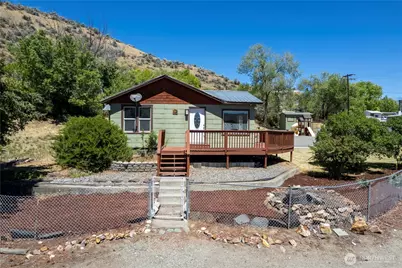 410 W Bartlett Street, Omak, WA 98841 - Photo 1