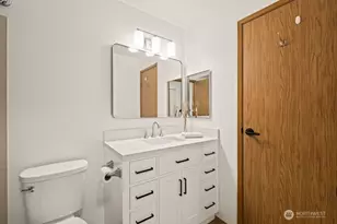 9912 NE 142nd Pl, Kirkland, WA 98034 - Photo 13