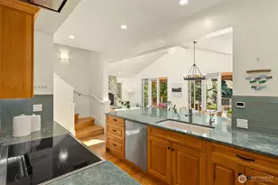 6575 NE Honeysuckle Ln, Bainbridge Island, WA 98110 - Photo 17
