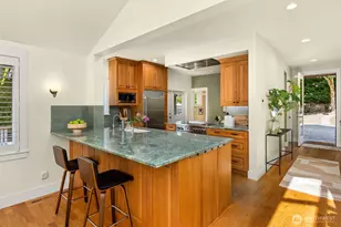 6575 NE Honeysuckle Ln, Bainbridge Island, WA 98110 - Photo 13