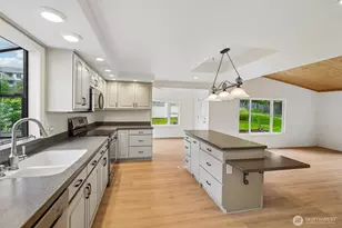 219 105th Ave E, Edgewood, WA 98372 - Photo 5