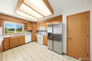 16026 Lawrence Pl SE, Yelm, WA 98597 - Photo 9