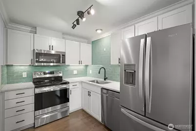 23410 18th Avenue S #C302, Des Moines, WA 98198 - Photo 5