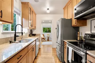 1528 NE 97th St, Seattle, WA 98115 - Photo 13