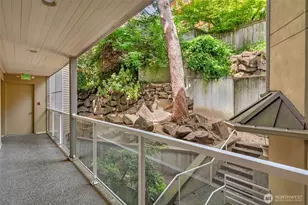 1011 5th Ave N, Seattle, WA 98109 - Photo 29