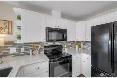1011 5th Avenue N #201, Seattle, WA 98109 - Photo 13