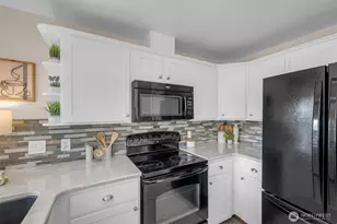 1011 5th Ave N, Seattle, WA 98109 - Photo 13