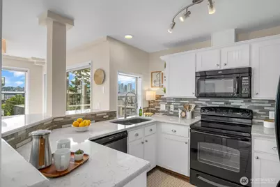 1011 5th Avenue N #201, Seattle, WA 98109 - Photo 11