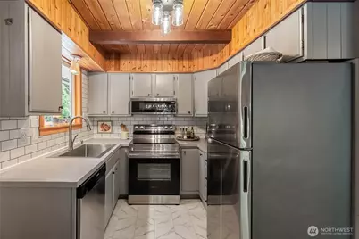 8243 Chilliwack Road, Blaine, WA 98230 - Photo 15