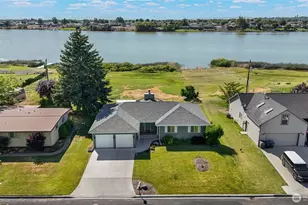 1202 S Eastlake Dr, Moses Lake, WA 98837 - Photo 1