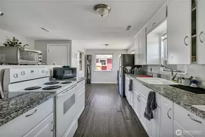 7048 S Oakes Street, Tacoma, WA 98409 - Photo 3