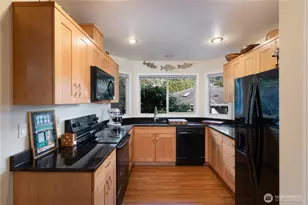 2108 Creekside Cir, Anacortes, WA 98221 - Photo 9