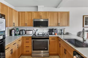 320 SE Barrington Dr, Oak Harbor, WA 98277 - Photo 3