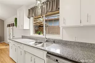 2424 W 12th St, Port Angeles, WA 98363 - Photo 9