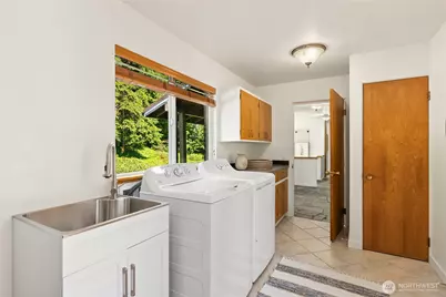 398 Ferncliff Avenue NE, Bainbridge Island, WA 98110 - Photo 17