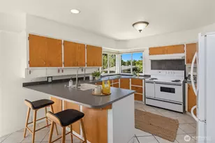 398 Ferncliff Ave NE, Bainbridge Island, WA 98110 - Photo 15