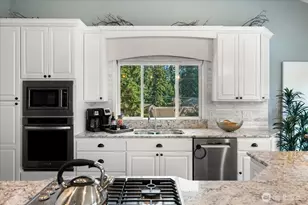 3324 Deer Island Dr E, Lake Tapps, WA 98391 - Photo 11