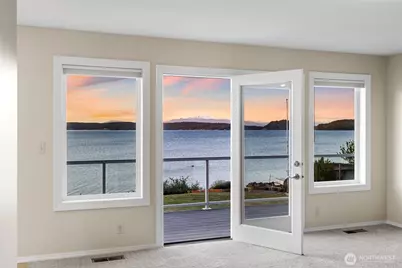 639 E Beacon View Drive, Oak Harbor, WA 98277 - Photo 9
