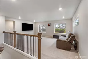 17621 Crossing Dr E, Puyallup, WA 98374 - Photo 9