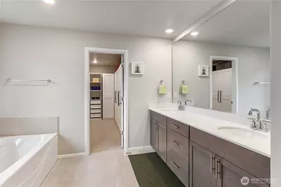 17621 Crossing Drive E, Puyallup, WA 98374 - Photo 13