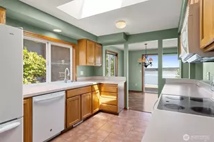 2334 Island Dr NW, Olympia, WA 98502 - Photo 5