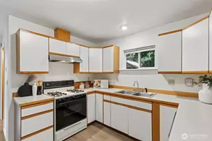 2613 NE 145th St, Seattle, WA 98155 - Photo 9