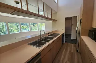 10336 NE Knight Rd, Bainbridge Island, WA 98110 - Photo 9