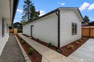 8827 B E D St, Tacoma, WA 98445 - Photo 3