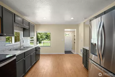 2703 25th Street SW, Puyallup, WA 98373 - Photo 11
