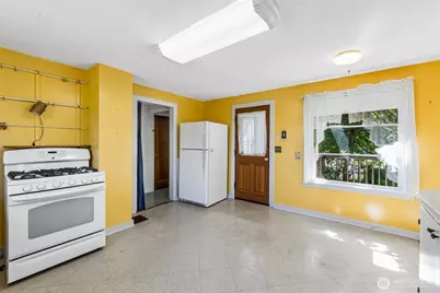 8812 Dibble Avenue NW, Seattle, WA 98117 - Photo 9