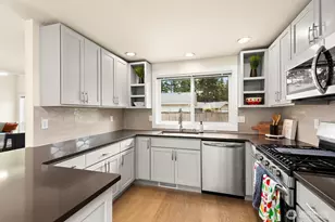 9802 117th Pl NE, Kirkland, WA 98033 - Photo 11
