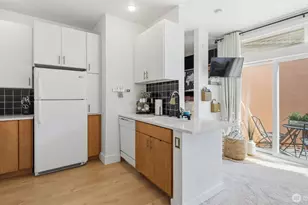 2414 1st Ave, Seattle, WA 98121 - Photo 11