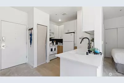 2414 1st Avenue #702, Seattle, WA 98121 - Photo 13