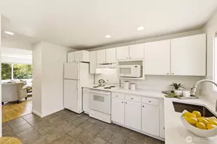 2722 NE Blakeley St, Seattle, WA 98105 - Photo 13