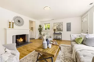 2722 NE Blakeley St, Seattle, WA 98105 - Photo 3