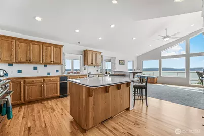 4098 S Camano Drive, Camano Island, WA 98282 - Photo 9
