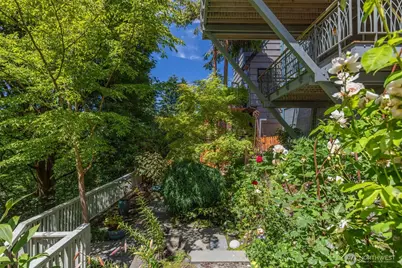 2501 Nob Hill Place N, Seattle, WA 98109 - Photo 37
