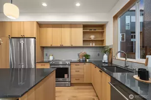 1806 E Mercer St, Seattle, WA 98112 - Photo 13
