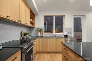 1806 E Mercer St, Seattle, WA 98112 - Photo 11