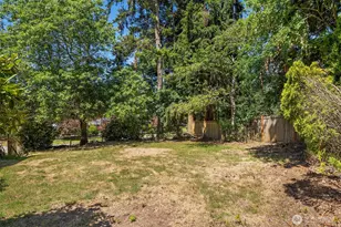 8725 Maple Ln, Edmonds, WA 98026 - Photo 25