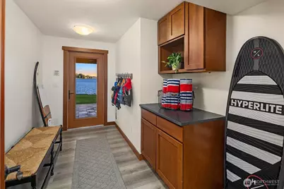 10929 SE Lake Road, Bellevue, WA 98004 - Photo 23